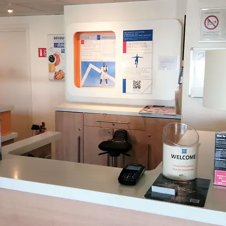 南普瓦捷宜必思经济酒店 2* 普瓦捷